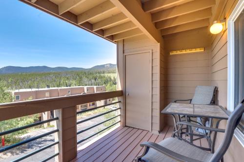 Silverthorne Condo with Hot Tubs and Mtn Views - image 14