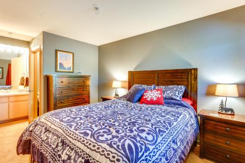 Silverthorne Condo with Hot Tubs and Mtn Views - image 4