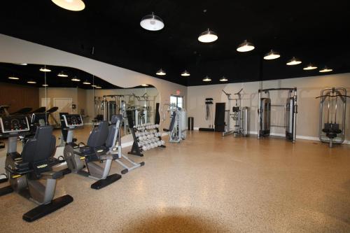 Oceanfront Studio with Pool, Beach Access and FREE Parking in Miami Beach, USA