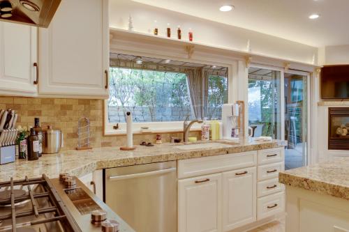 2 Mi to Promenade at Westlake Mtn-View Haven! in Thousand Oaks