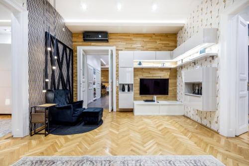 Spacious Designer Home with Premium Touches, Budapest (photo 5)