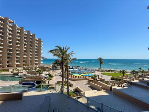 3BR Condo at Iconic Sandy Beach Area