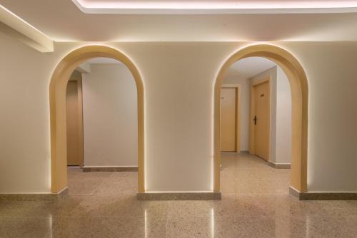 Előcsarnok, Elegance Grand City Hotel near Palotamúzeum