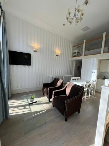 Luxury mezzanine apartment in Kensington / Earls Court Garden Square - image 7