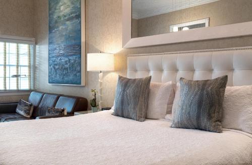 Chateau Inn and Suites - image 3
