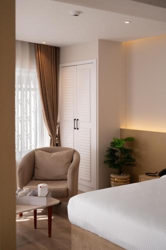 Elegance Grand City Hotel - image 2