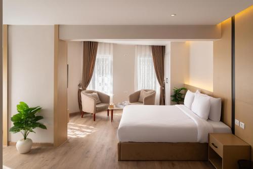 Elegance Grand City Hotel near Palotamúzeum