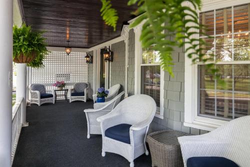 Chateau Inn and Suites - image 7