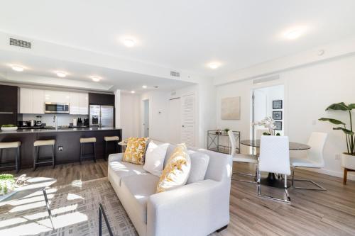 Stylish 2BR Retreat, Miami with Rooftop Lounge Stylish 2BR Retreat, Miami with Rooftop Lounge