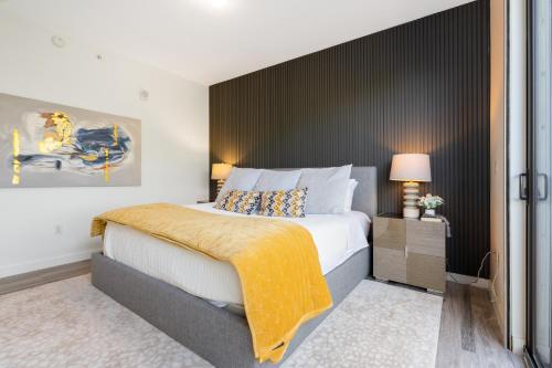 Stylish 2BR Retreat, Miami with Rooftop Lounge Stylish 2BR Retreat, Miami with Rooftop Lounge