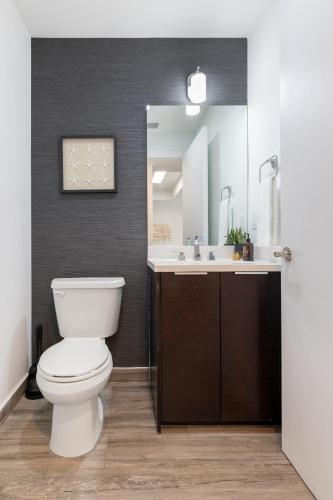 Stylish 2BR Retreat, Miami with Rooftop Lounge Stylish 2BR Retreat, Miami with Rooftop Lounge