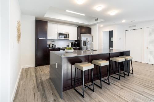 Stylish 2BR Retreat, Miami with Rooftop Lounge Stylish 2BR Retreat, Miami with Rooftop Lounge