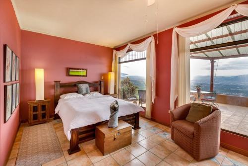 Stunning Views from Coffee Country Villa - 25 min to SJO in Itiquis