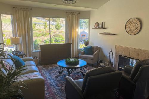 Mountain-View Backyard Oasis! King City Getaway in 金城