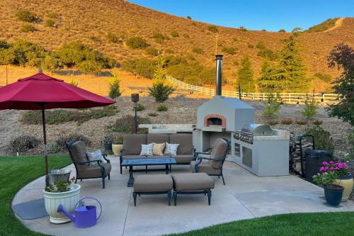 Mountain-View Backyard Oasis! King City Getaway in 金城