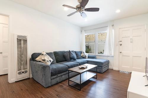 Ground-Floor 1-Bedroom by Beverly Hills Steps from Restaurants, Cafes and Shopping thumb 4