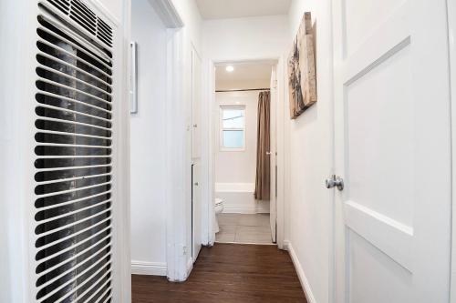 Ground-Floor 1-Bedroom by Beverly Hills Steps from Restaurants, Cafes and Shopping, Los Angeles (fotografie 6)
