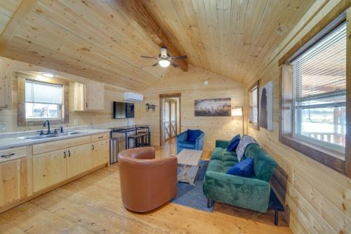 28 Mi to Downtown Louisville Serene Farm Getaway in La Grange