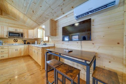 28 Mi to Downtown Louisville Serene Farm Getaway in La Grange