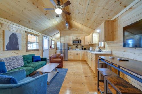 28 Mi to Downtown Louisville Serene Farm Getaway in La Grange
