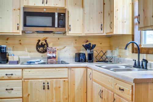 Porch and Pond Views La Grange Cabin Retreat! in La Grange (KY)