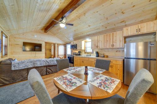 Pond-View Cabin Near Louisville on Racehorse Farm! in La Grange (KY)