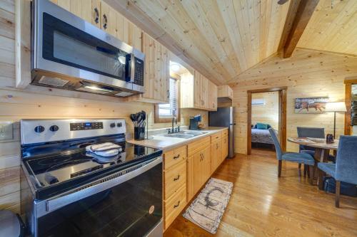 Pond-View Cabin Near Louisville on Racehorse Farm! in La Grange (KY)