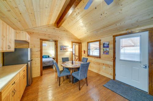 Pond-View Cabin Near Louisville on Racehorse Farm! in La Grange (KY)