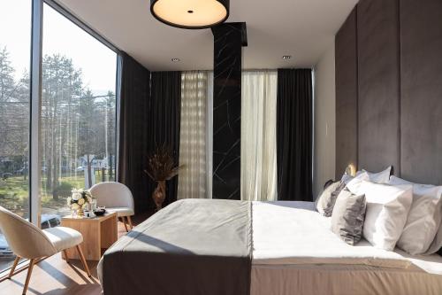 Cama, Hotel Privé (Hotel Prive) in Peje
