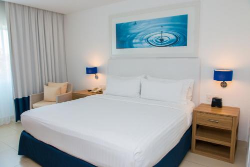 646313367 Holiday Inn Acapulco La Isla by IHG