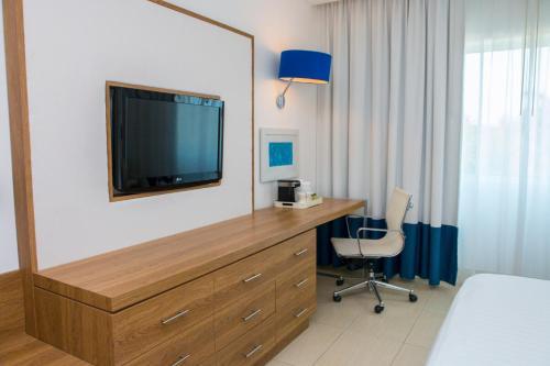646313371 Holiday Inn Acapulco La Isla by IHG