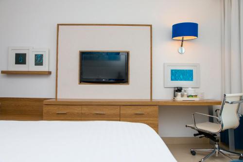 646313372 Holiday Inn Acapulco La Isla by IHG