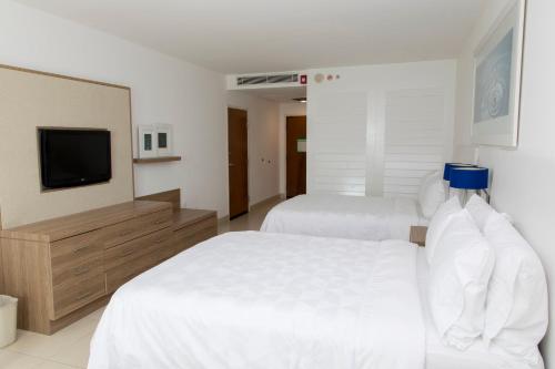 646313392 Holiday Inn Acapulco La Isla by IHG