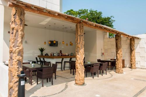 646313397 Holiday Inn Acapulco La Isla by IHG