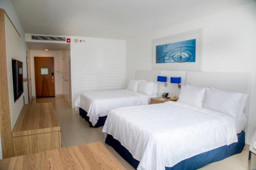 646313421 Holiday Inn Acapulco La Isla by IHG
