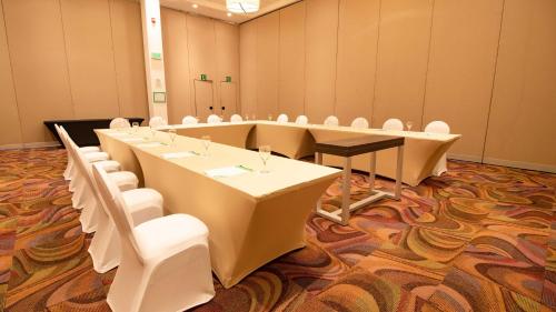 646313439 Holiday Inn Acapulco La Isla by IHG