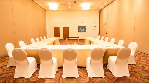 646313442 Holiday Inn Acapulco La Isla by IHG