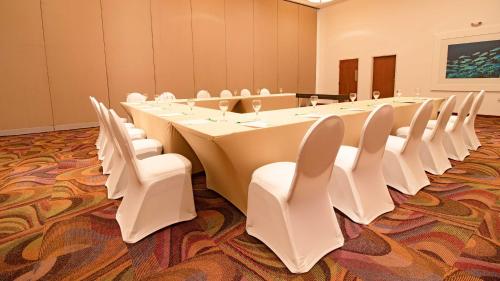646313445 Holiday Inn Acapulco La Isla by IHG