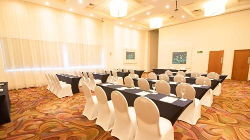 646313447 Holiday Inn Acapulco La Isla by IHG
