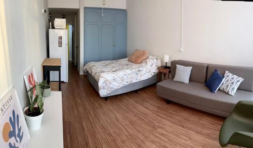 Studio central e ensolarado