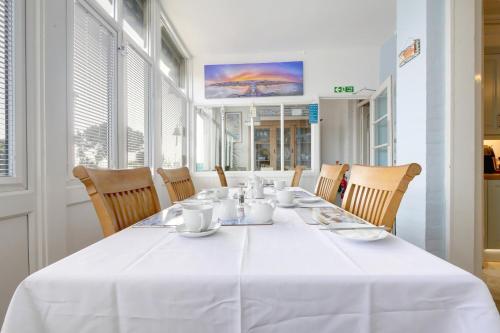 Bay Lodge Guest House - image 10