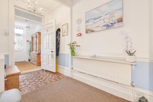 Bay Lodge Guest House - image 5