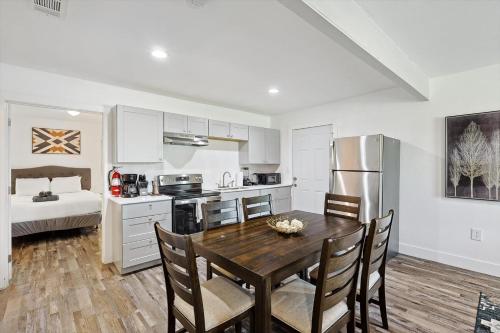 Relax & Unwind - 3-BD 2-BD Yard Tranquil Getaway in Grand Prairie, USA