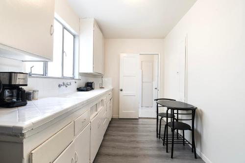2-BR by Beverly Hills Steps from Restaurants, Cafes and Shopping, Los Angeles (fotografie 3)