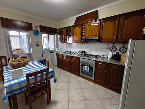 厨房, Flat in the Heart of Algarve in 普拉亚达洛查