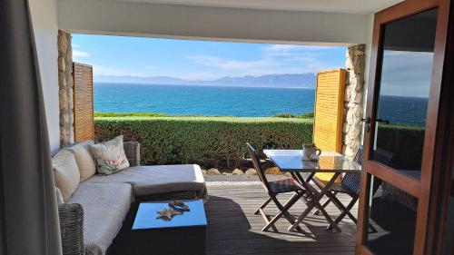 Kleinzee Oceanfront Guest House in De Kelders
