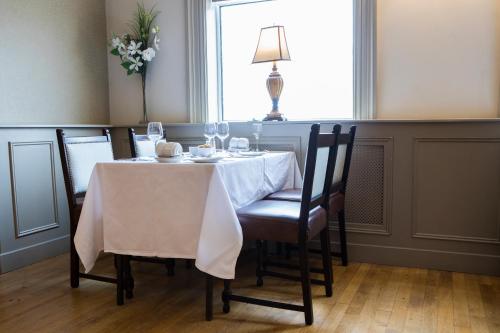 Restorāns, Creighton Hotel in Cluain Eois