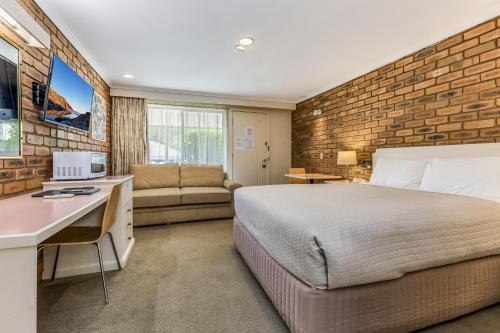 1 queen bed