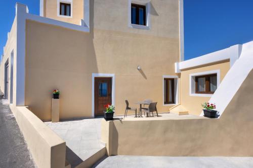 Santorinn Suites Fira - Tap to explore photos