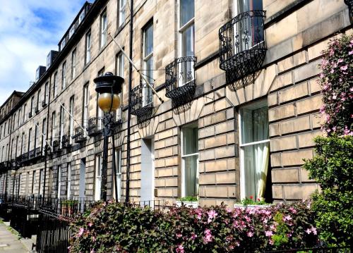 Elegant New Town Georgian city centre flat, Edinburgh (photo 10)